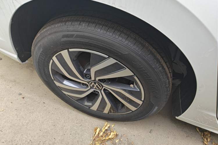 Used Volkswagen Bora 2026 200TSI DSG Yuexing Navigation Edition Right Rear Wheel Hub