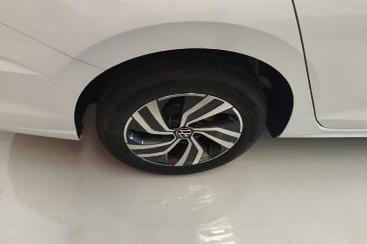 Used Volkswagen Bora 2026 200TSI DSG Yuexing Navigation Edition Right Rear Wheel Hub