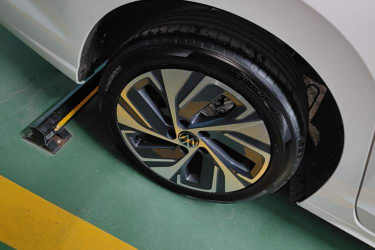 Used Volkswagen Bora 2026 200TSI DSG Yuexing PRO Edition Right Rear Wheel Hub