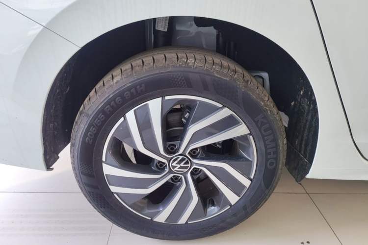 Used Volkswagen Bora 2026 200TSI DSG Yuexing Navigation Edition Right Rear Wheel Hub