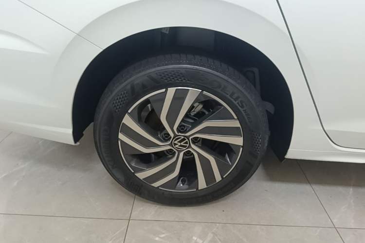 Used Volkswagen Bora 2026 200TSI DSG Yuexing Navigation Edition Right Rear Wheel Hub