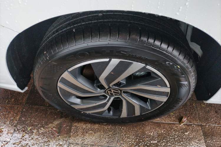 Used Volkswagen Bora 2026 200TSI DSG Yuexing Navigation Edition Right Rear Wheel Hub