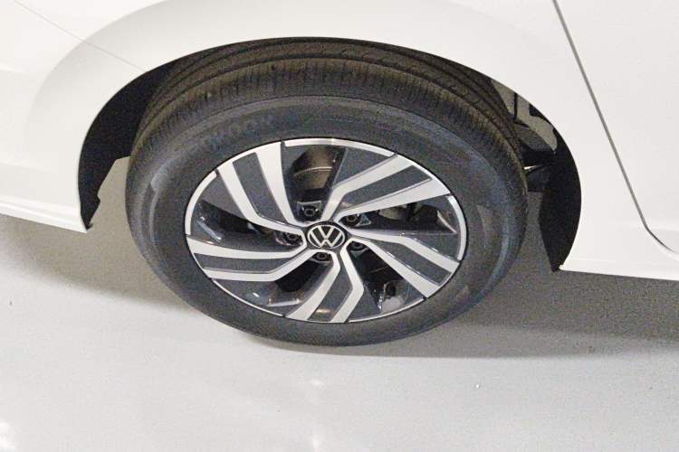 Used Volkswagen Bora 2026 200TSI DSG Yuexing Navigation Edition Right Rear Wheel Hub