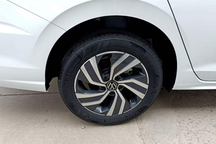 Used Volkswagen Bora 2026 200TSI DSG Yuexing Navigation Edition Right Rear Wheel Hub