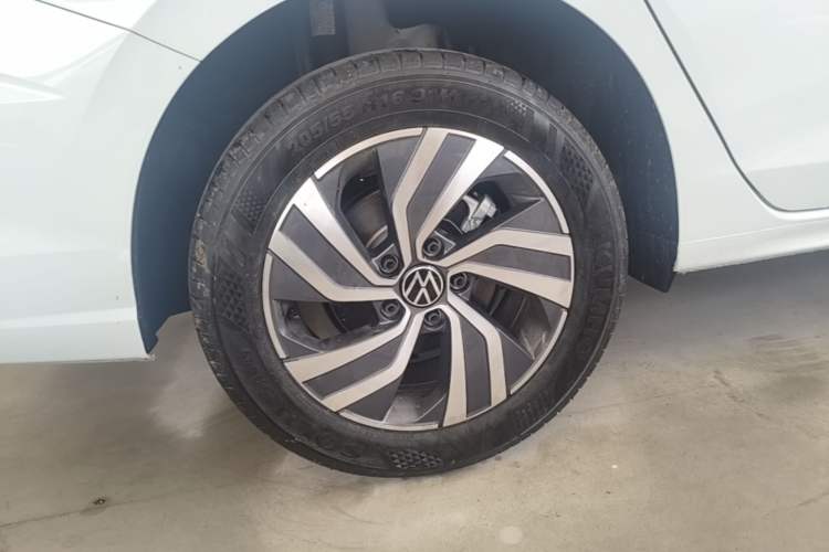 Used Volkswagen Bora 2026 200TSI DSG Yuexing Navigation Edition Right Rear Wheel Hub