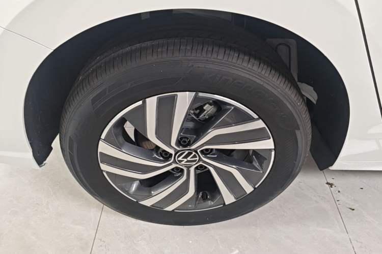 Used Volkswagen Bora 2026 200TSI DSG Yuexing Navigation Edition Right Rear Wheel Hub