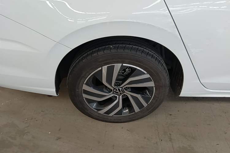 Used Volkswagen Bora 2026 200TSI DSG Yuexing Navigation Edition Right Rear Wheel Hub