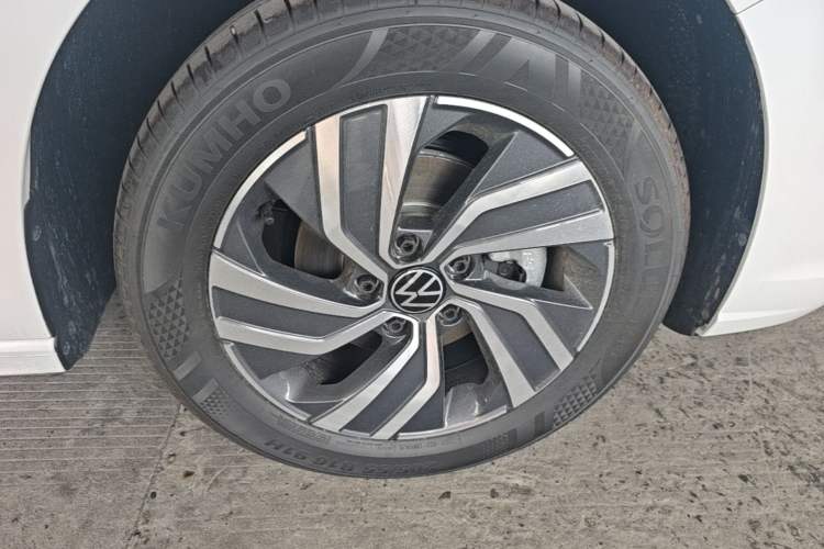 Used Volkswagen Bora 2026 200TSI DSG Yuexing Navigation Edition Right Rear Wheel Hub