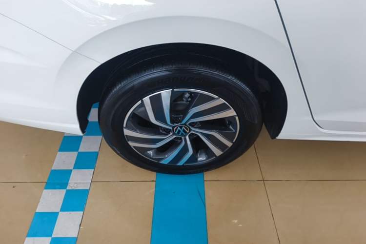 Used Volkswagen Bora 2026 200TSI DSG Yuexing Navigation Edition Right Rear Wheel Hub