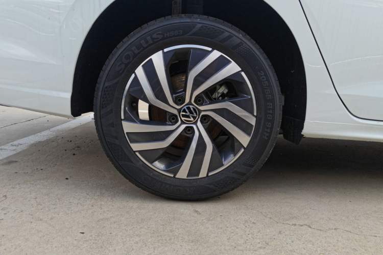 Used Volkswagen Bora 2026 200TSI DSG Yuexing Navigation Edition Right Rear Wheel Hub