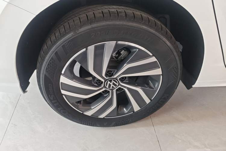 Used Volkswagen Bora 2026 200TSI DSG Yuexing Navigation Edition Right Rear Wheel Hub