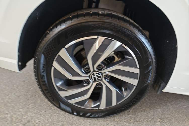 Used Volkswagen Bora 2026 200TSI DSG Yuexing Navigation Edition Right Rear Wheel Hub
