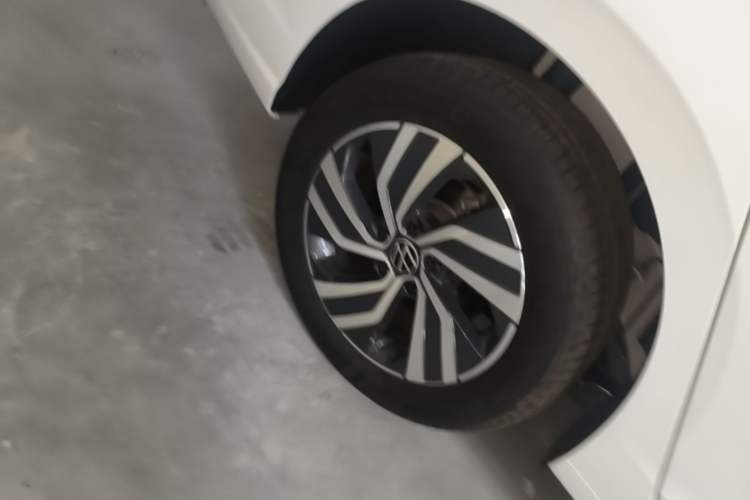 Used Volkswagen Bora 2026 200TSI DSG Yuexing Navigation Edition Right Rear Wheel Hub