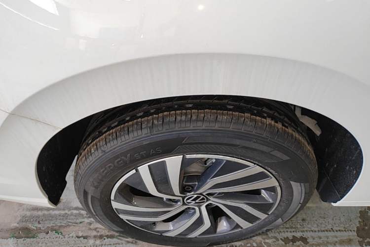 Used Volkswagen Bora 2026 200TSI DSG Yuexing Navigation Edition Right Rear Wheel Hub