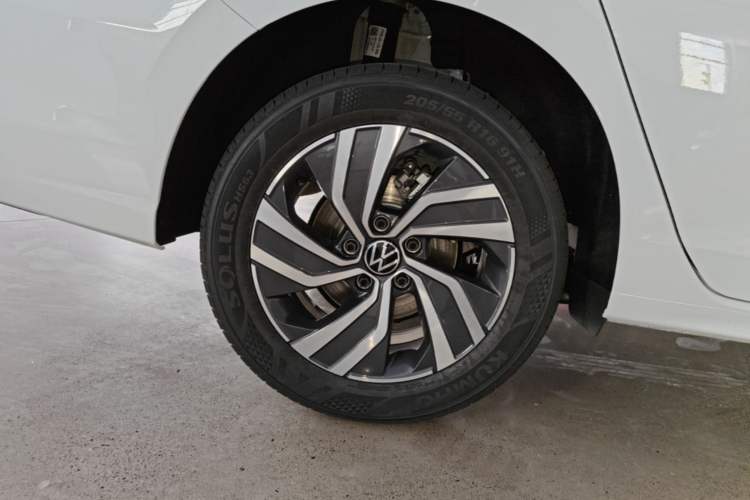 Used Volkswagen Bora 2026 200TSI DSG Yuexing Navigation Edition Right Rear Wheel Hub