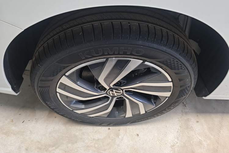 Used Volkswagen Bora 2026 200TSI DSG Yuexing Navigation Edition Right Rear Wheel Hub