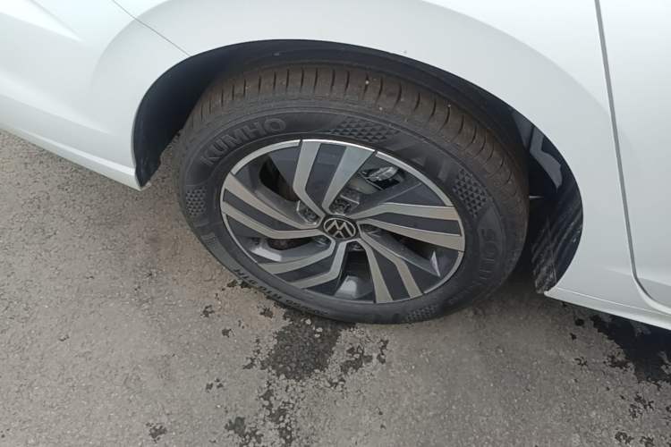 Used Volkswagen Bora 2026 200TSI DSG Yuexing Navigation Edition Right Rear Wheel Hub