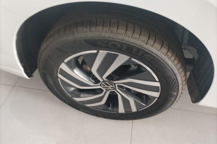 Used Volkswagen Bora 2026 200TSI DSG Yuexing Navigation Edition Right Rear Wheel Hub