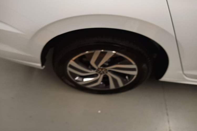 Used Volkswagen Bora 2026 200TSI DSG Yuexing Navigation Edition Right Rear Wheel Hub