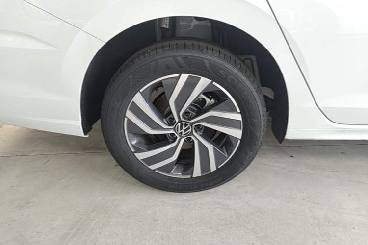 Used Volkswagen Bora 2026 200TSI DSG Yuexing Navigation Edition Right Rear Wheel Hub