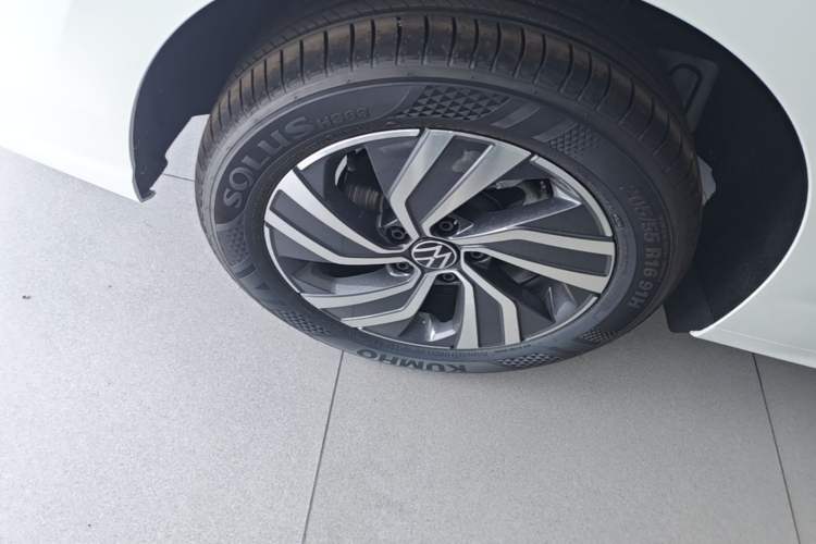 Used Volkswagen Bora 2026 200TSI DSG Yuexing Navigation Edition Right Rear Wheel Hub