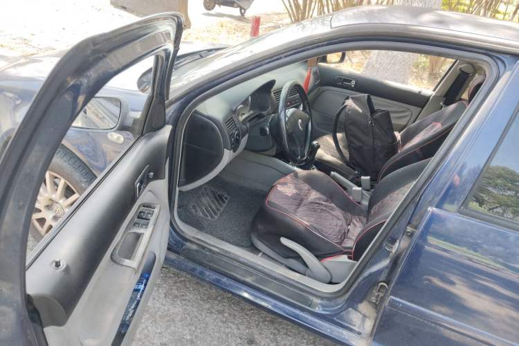 Used Volkswagen Bora Classic 2006 1.6 Manual Fashion TL Driver Seat