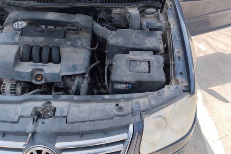 Used Volkswagen Bora Classic 2006 1.6 Manual Fashion TL Engine Bay Left