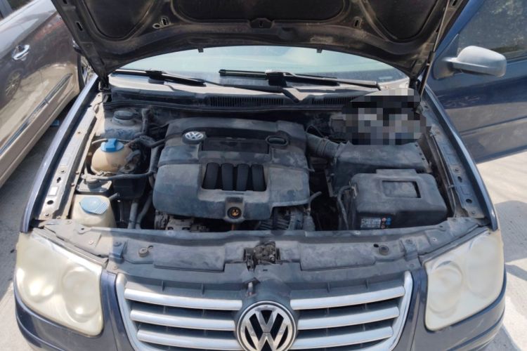 Used Volkswagen Bora Classic 2006 1.6 Manual Fashion TL Engine Bay