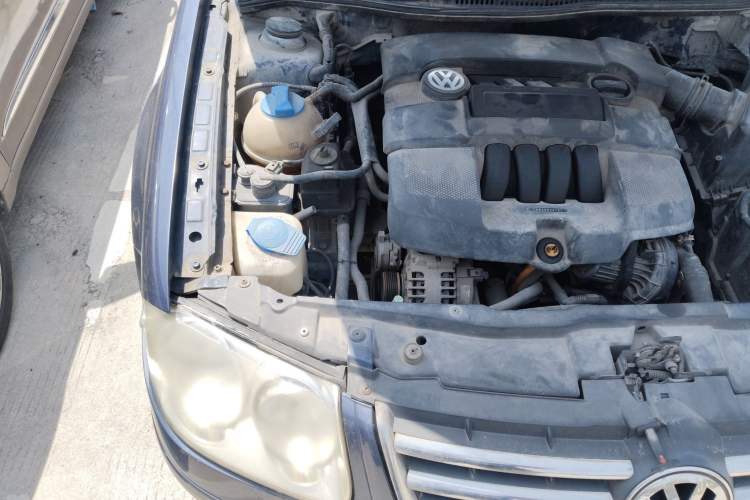 Used Volkswagen Bora Classic 2006 1.6 Manual Fashion TL Engine Bay Right
