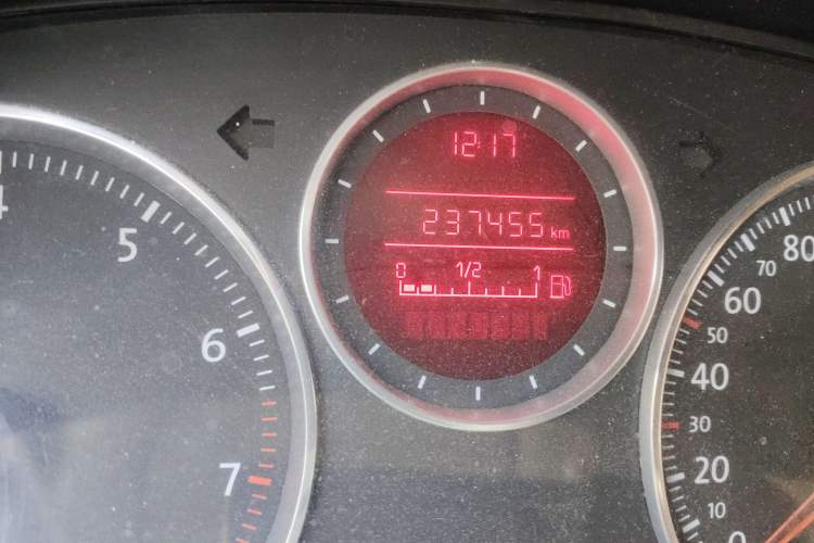 Used Volkswagen Bora Classic 2006 1.6 Manual Fashion TL Odometer Close Up