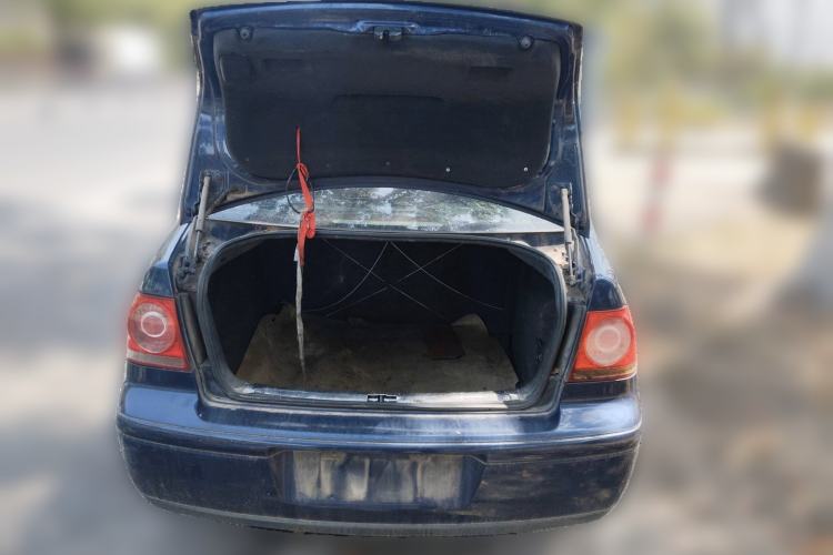 Used Volkswagen Bora Classic 2006 1.6 Manual Fashion TL Trunk