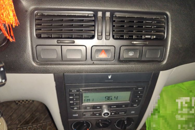 Used Volkswagen Bora Classic 2006 1.6 Automatic Fashion TL Audio And AC Panel