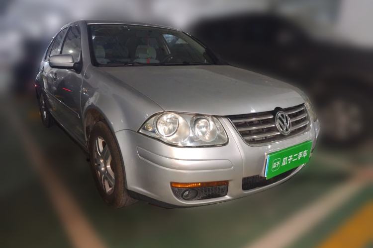 Used Volkswagen Bora Classic 2006 1.6 Automatic Fashion TL Front Right 45 Deg