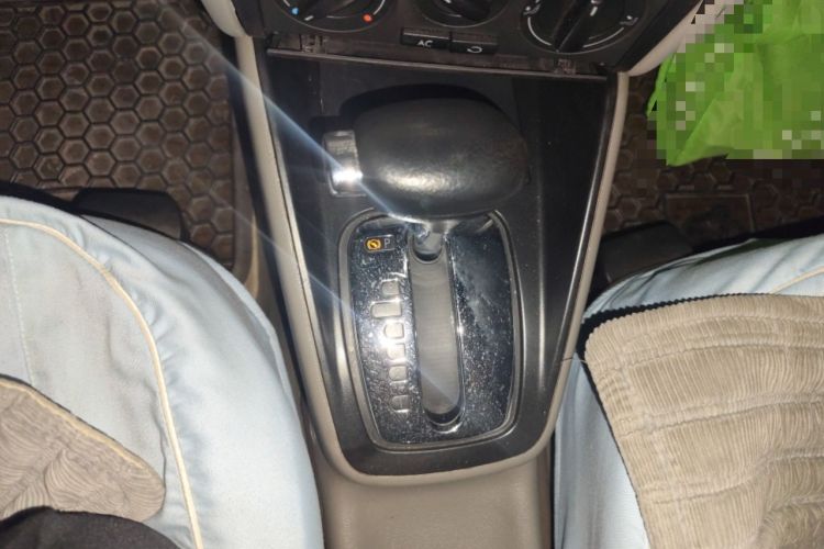 Used Volkswagen Bora Classic 2006 1.6 Automatic Fashion TL Gear Lever