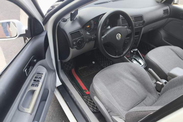 Used Volkswagen Bora Classic 2006 1.6 Automatic Luxury HL Driver Seat