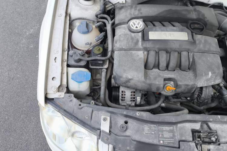 Used Volkswagen Bora Classic 2006 1.6 Automatic Luxury HL Engine Bay Right