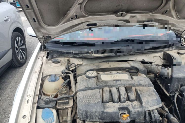 Used Volkswagen Bora Classic 2006 1.6 Automatic Luxury HL Engine Bay Right