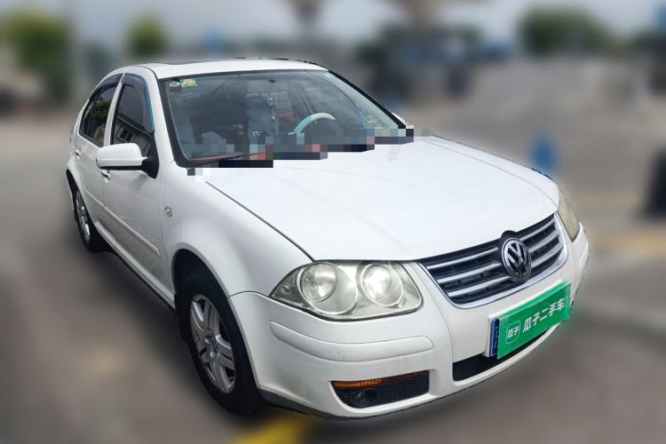 Used Volkswagen Bora Classic 2006 1.6 Automatic Luxury HL Front Right 45 Deg