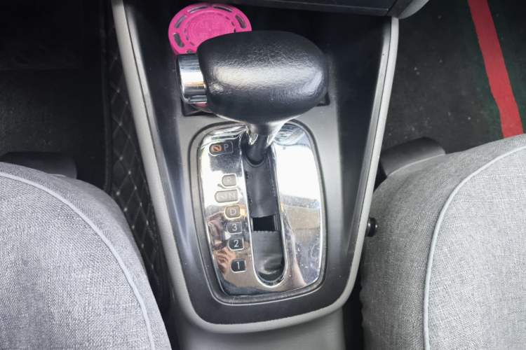 Used Volkswagen Bora Classic 2006 1.6 Automatic Luxury HL Gear Lever