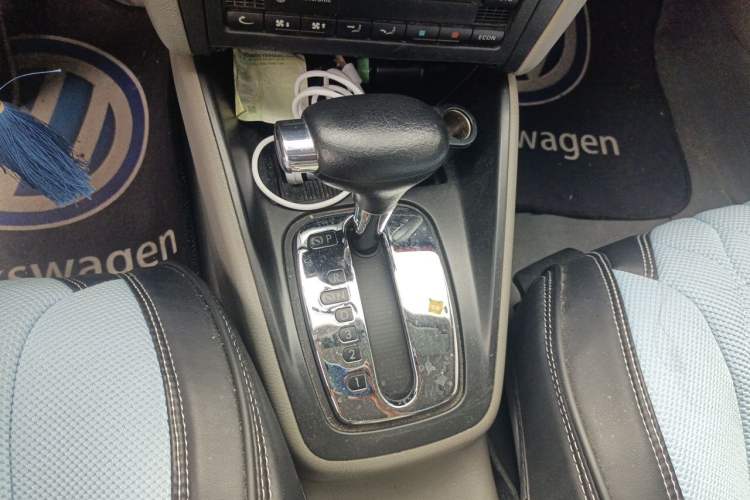 Used Volkswagen Bora Classic 2006 1.6 Automatic Luxury HL Gear Lever
