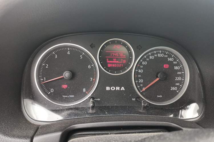 Used Volkswagen Bora Classic 2006 1.6 Automatic Luxury HL Instrument Cluster