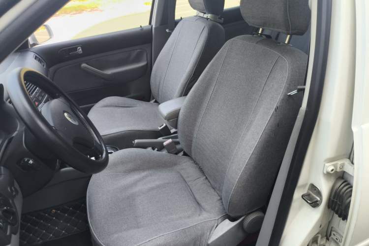 Used Volkswagen Bora Classic 2006 1.6 Automatic Luxury HL Left Front Seat