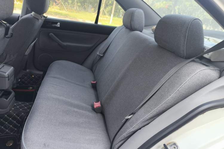 Used Volkswagen Bora Classic 2006 1.6 Automatic Luxury HL Left Rear Seat