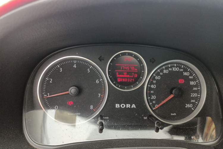 Used Volkswagen Bora Classic 2006 1.6 Automatic Luxury HL Odometer Close Up