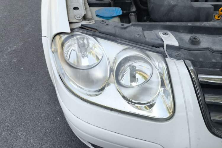 Used Volkswagen Bora Classic 2006 1.6 Automatic Luxury HL Right Front Headlight