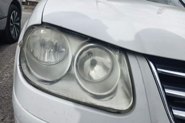 Used Volkswagen Bora Classic 2006 1.6 Automatic Luxury HL Right Front Headlight