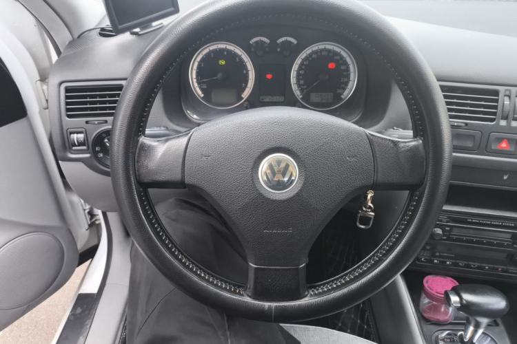 Used Volkswagen Bora Classic 2006 1.6 Automatic Luxury HL Steering Wheel