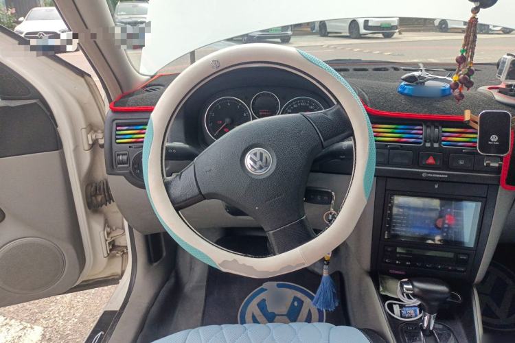 Used Volkswagen Bora Classic 2006 1.6 Automatic Luxury HL Steering Wheel