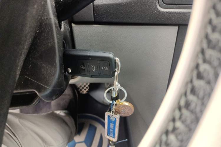 Used Volkswagen Bora Classic 2006 1.6 Automatic Luxury HL Vehicle Key