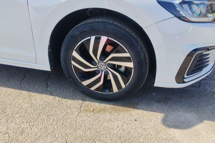 Used Volkswagen Bora Pure Electric 2020 Shan Model Right Front Wheel Hub
